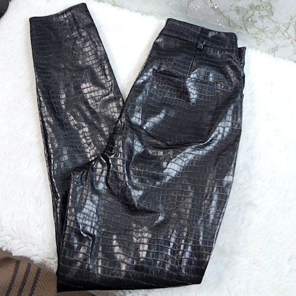 MISSGUIDED Black Reptile Patterned Polyurethene Skinny Pants - Picture 1 of 12